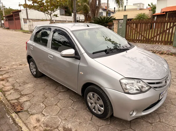 Toyota Etios X 1.3 Flex 16V 5P Mec. 2015