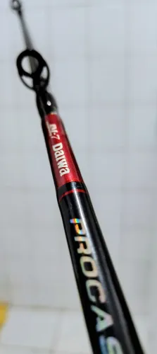 Vara Carretilha Inteiriça Daiwa Procaster 6'6" IM-7 Grafite (NOVA No Plástico)