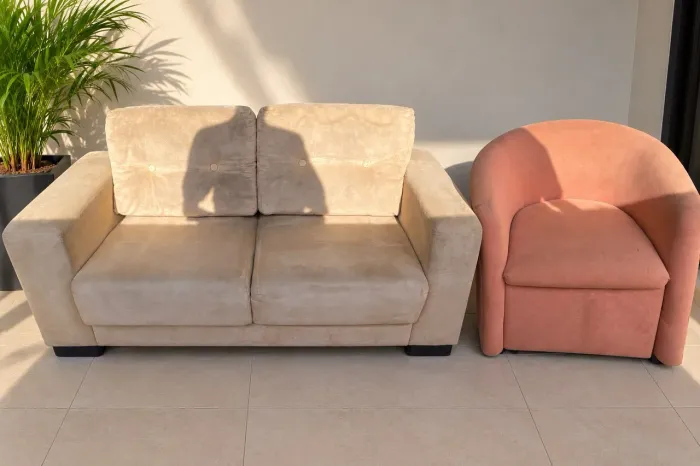 Conjunto Sofá 2 Lugares + Poltrona Estofada Conjunto Sofá 2 Lugares + Poltrona Estofada