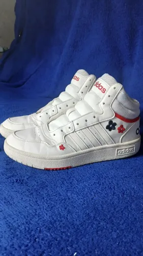 Tenis adidas original bem conservado feminino