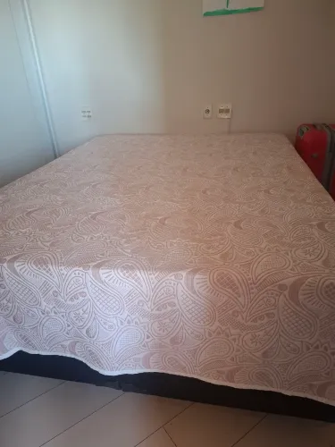 Cama casal Queen 