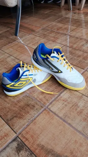 Tênis futsal umbro