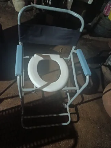 Vendo cadeira de banho.
