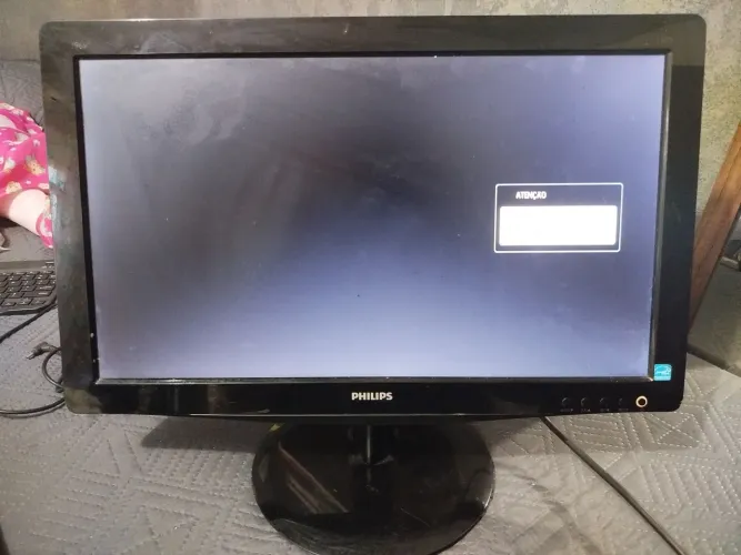 Vendo 2 Monitores de Computador Philips e OC - Funcionando