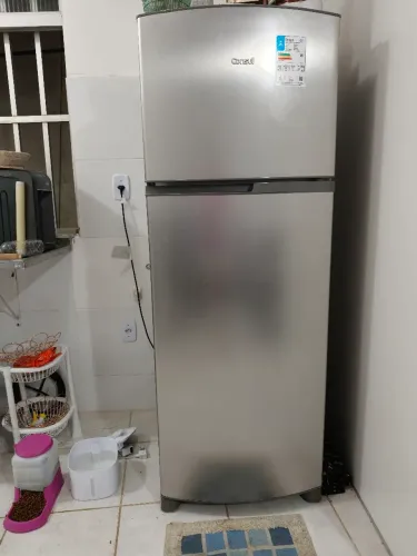 Vendo Geladeira, menos de 5 meses comprada, Consul, Fróes Free,seguro, motivo da mudança