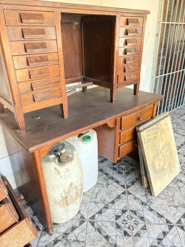 Mesa de madeira Angelim