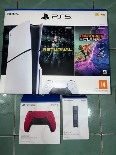PS5 Slim Mídia Física + DualSense Cosmic Red + Base + Jogos?