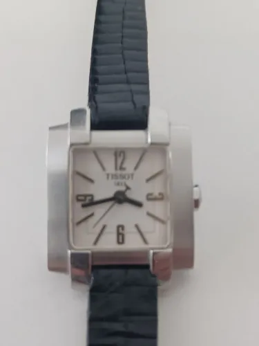 Relógio suíço feminino Tissot modelo 1853