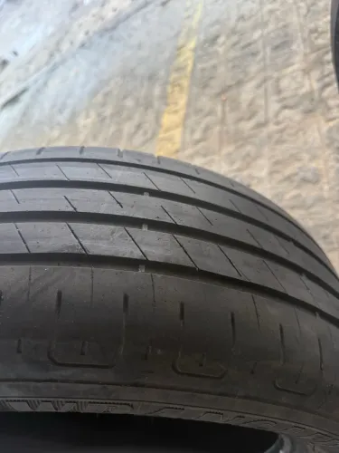 Dois pneus goodyear 205/55/17