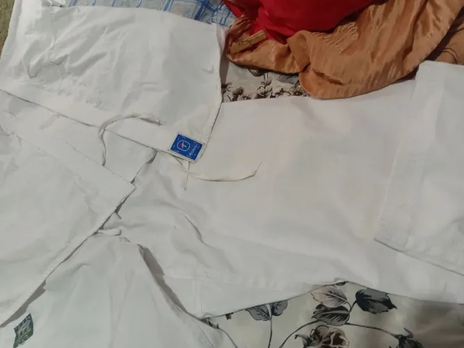 Vendo kimono t g em ótimo estado