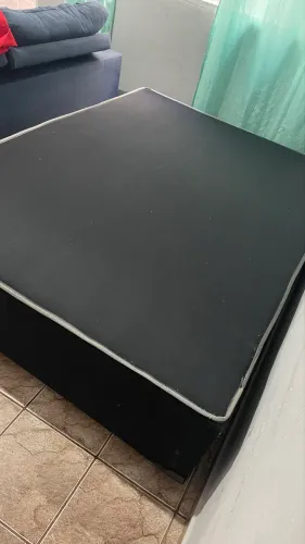 Vendo cama de casal com colchão duplo! Com pouco tempo de uso