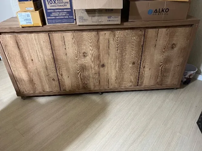Mesa + cadeiras + aparador