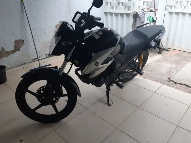 Vendo Fazer 150 18/19 aceito cartão.