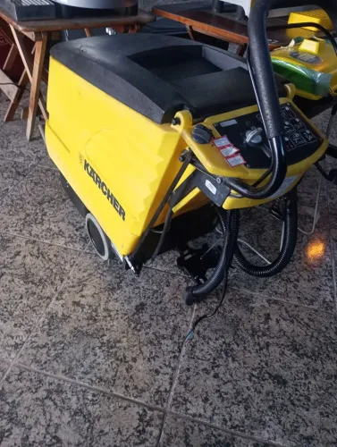 Lavadora e Secadora de Piso KARCHER BD 530 Monofásica Elétrica 220v - Semi nova