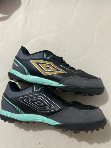 Chuteira umbro 38