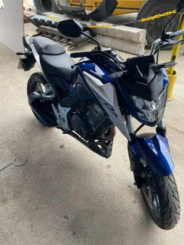 Vendo CB 300f Twister ABS