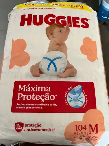 Fralda Huggies M 104 fraldas