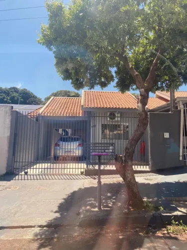 Vende-se Casa em frente a CCB