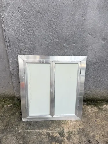 Porta para Gabinete / Fechamento de Pia em Alumínio e Acrílico