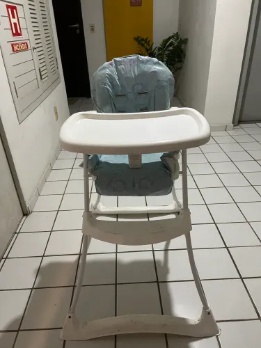 Cadeira infantil de alimentação 