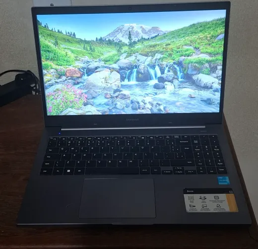 Notebook Samsung Book (Linha NP550XDA) - Excelente Estado e Prontinho para Uso!
