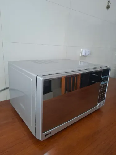 Micro-ondas LG 30L Espelhado c/ Grill (Modelo MH7049C) - Para Conserto ou Peças