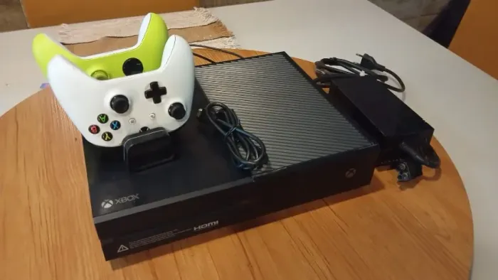 Microsoft Xbox One S 500 G Standard cor preto