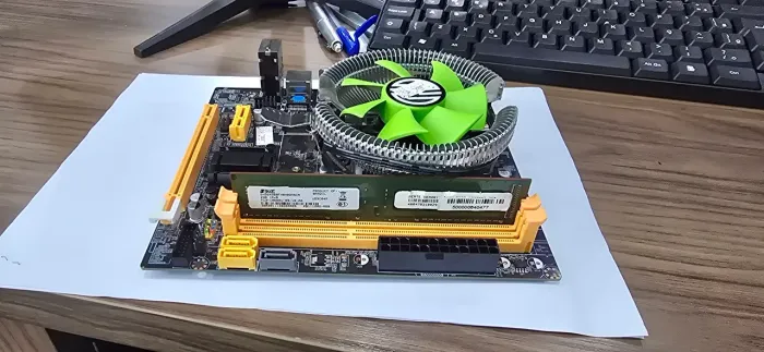 Kit placa mãe H61 ddr3 + processador i3 + 2g de ram + cooler 