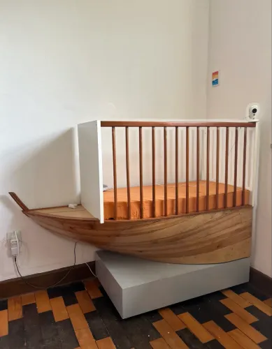 Berço de lateral de cama - moisés