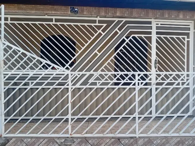 Vendo Casa Grande com Garagem em Nazaré das Farinhas