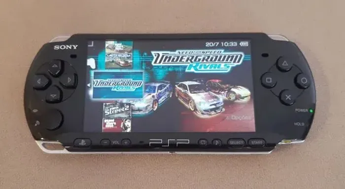 PSP 3000 + Carregador + Case