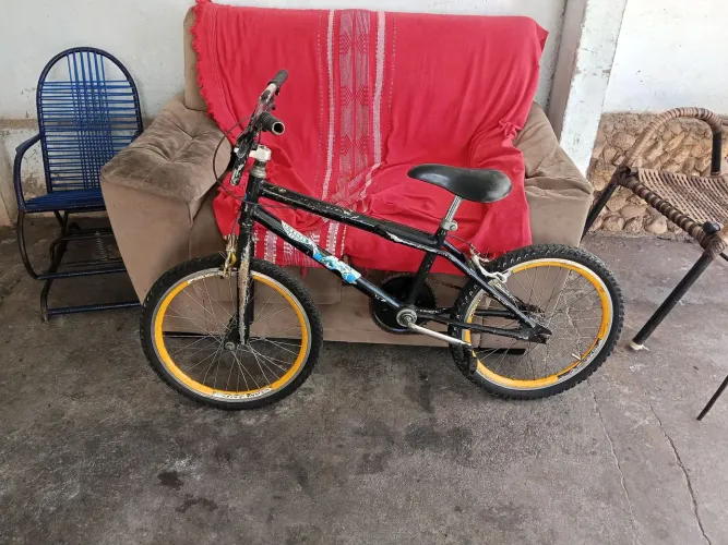 Cross alumínio  meu filho pintou ela de preto 