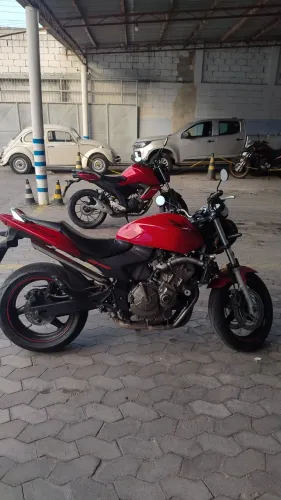 Vendo Hornet carburada com 31000 km original