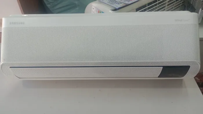 Ar-condicionado Samsung Wind free ciclo frio 12.000 BTUs gás 410 inverter 