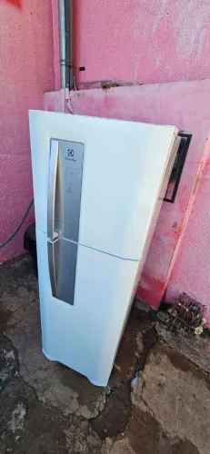 geladeira Electrolux DF42 frost free gelando perfeitamente usada marcas de uso ((ENTREGO