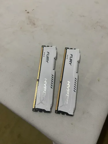 Vendo duas memórias 4gb ddr3 hyperx