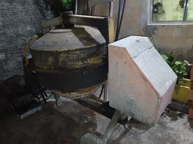 Vendo betoneira pór 2000 precisa troca a frente do tambor