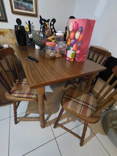 Mesa retangular de madeira 6 cadeiras
