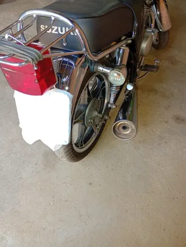 Moto Suzuki em dias 