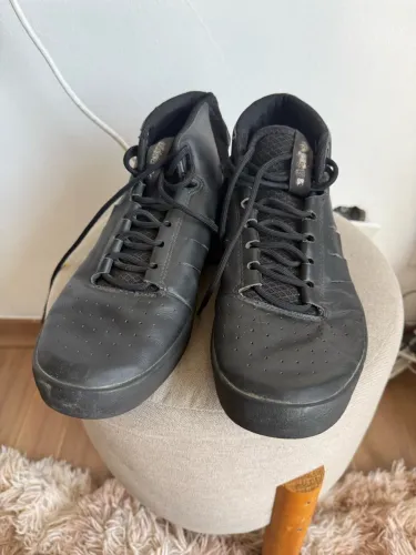 Tênis preto adidas original TAM 39