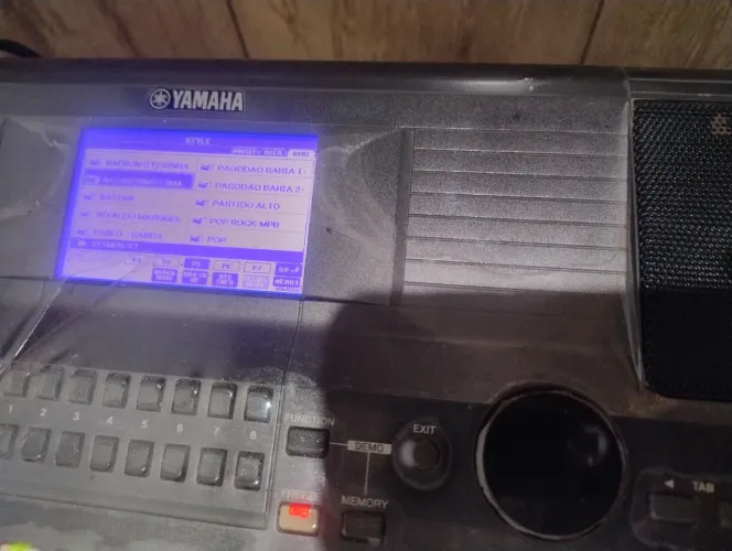Teclado Yamaha PSR S670