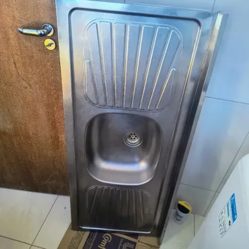 Doação de pia de inox 1,20m. Motivo: mudança.