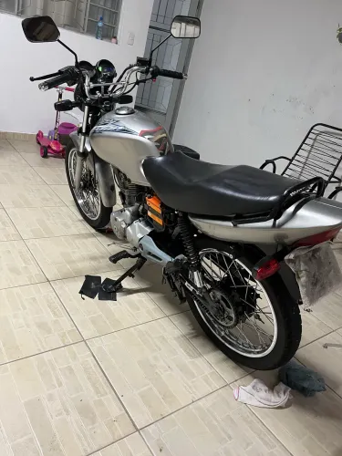 Titan cg 125 es completa