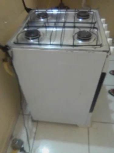 Vendo esse fogão elétrico 4 bocas funcionando perfeitamente 350