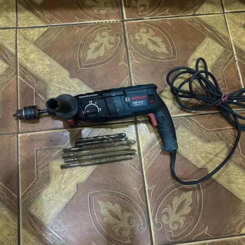 Furadeira Bosch Profissional + Mandril + Jogo de Brocas