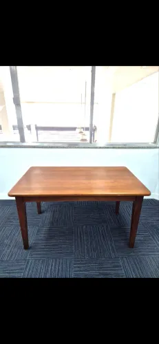 Mesa em madeira maciça