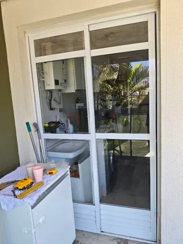 Porta de correr de aluminio cozinha