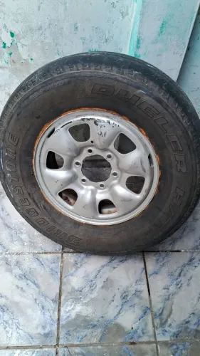 Vendo 1 pneu completo pick-up l200 arovl 16