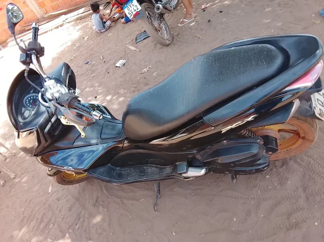 Vendo ou troco essa PCX 2015 150 cc 