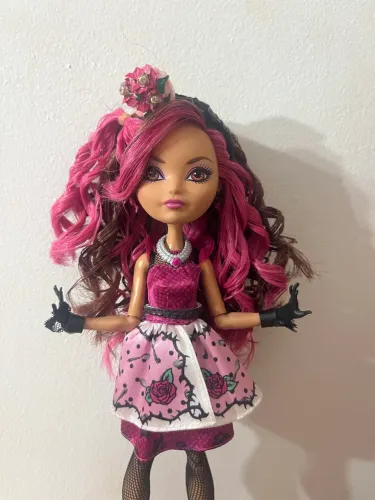 Boneca Ever After high briar beauty hat tastic party 